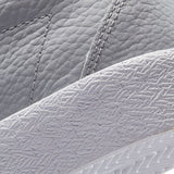 Bruin (Wolf Grey/White)